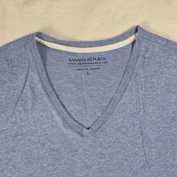 Banana Republic Blue V-Neck men T-Shirt - Picture 2 of 6